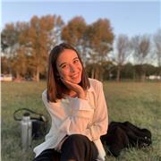 Profesora de Psicología da apoyo escolar a personas de todas las edades